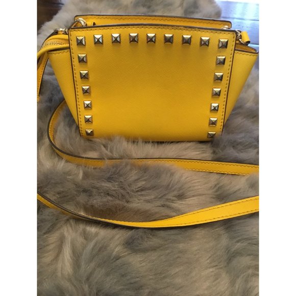 Michael Kors Selma Stud Mini Messenger Studded Gold Sunflower Gold Crossbody Pur - Picture 2 of 5